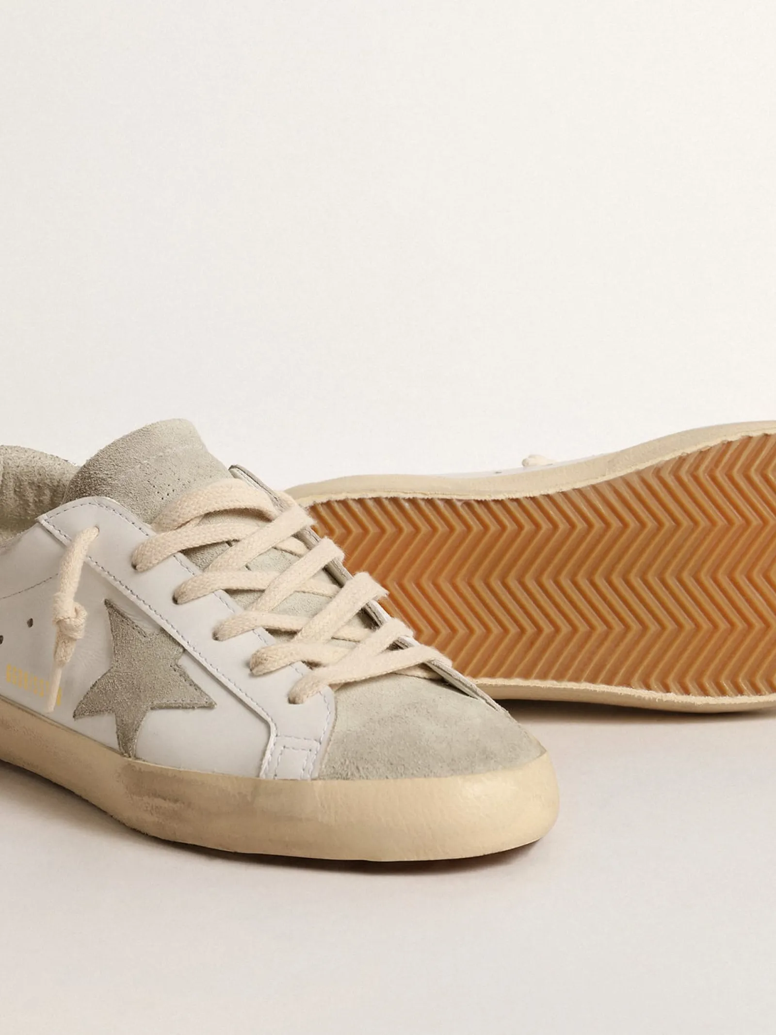 Discount Golden Goose Super-Star com estrela cinza e talão de glitter prateado Cor: branco