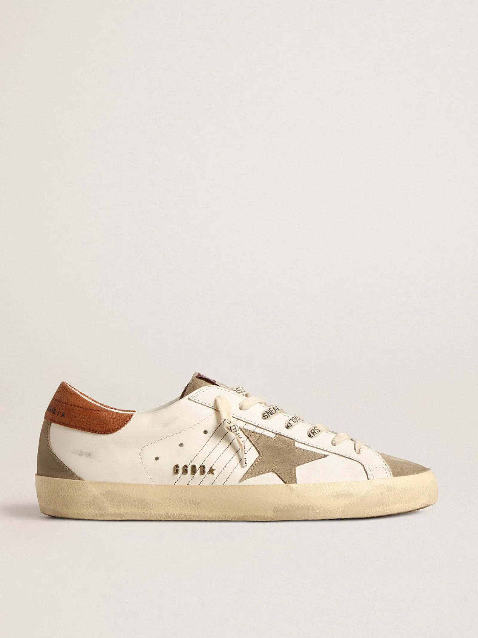 New Golden Goose Super-Star com estrela de suede e talão de couro marrom Cor: branco
