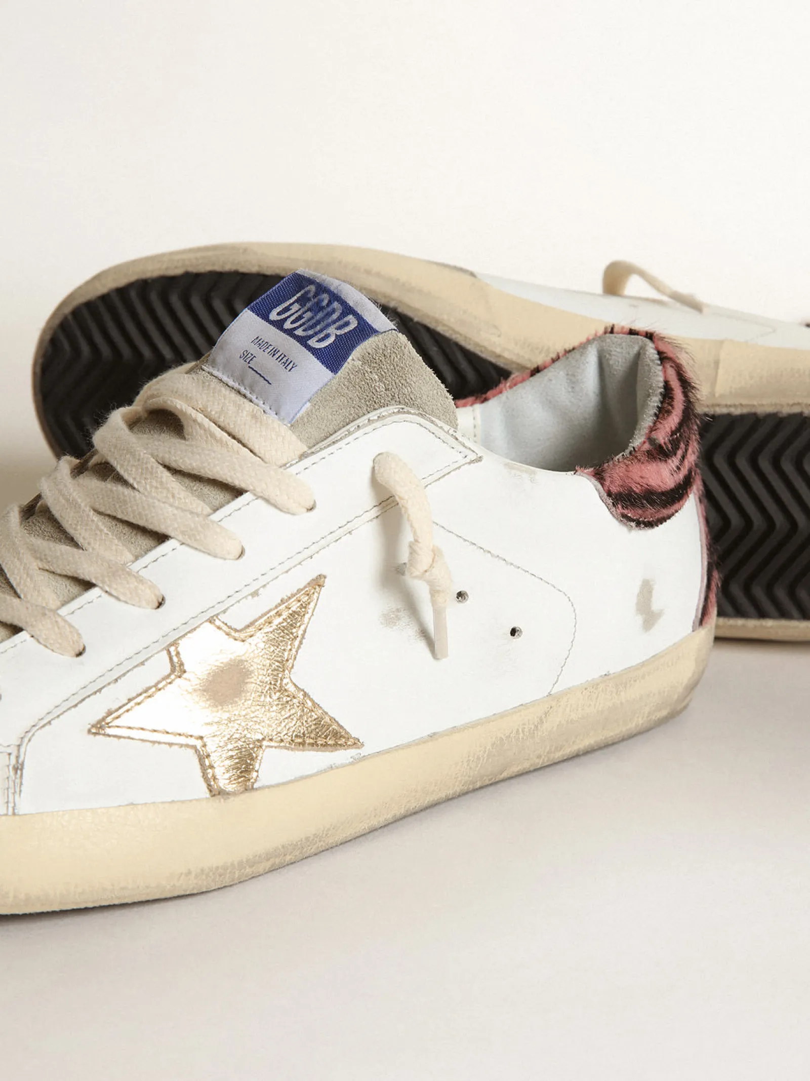 Cheap Golden Goose Super-Star com estrela de couro dourado e talão de cavalinho zebrado Cor: branco