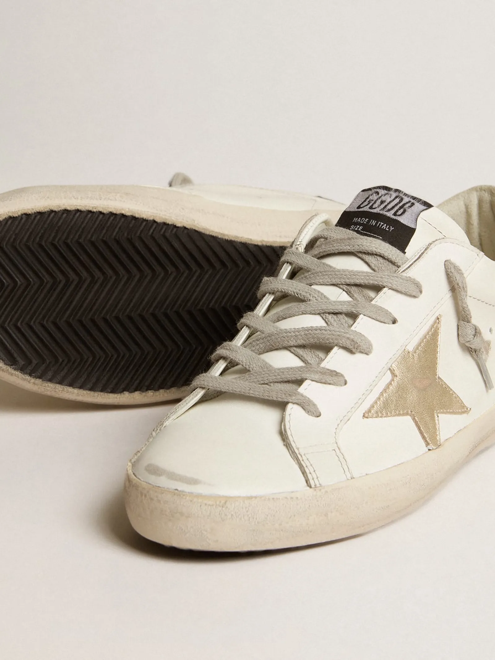 Clearance Golden Goose Super-Star com estrela dourada e talão de glitter preto Cor: branco