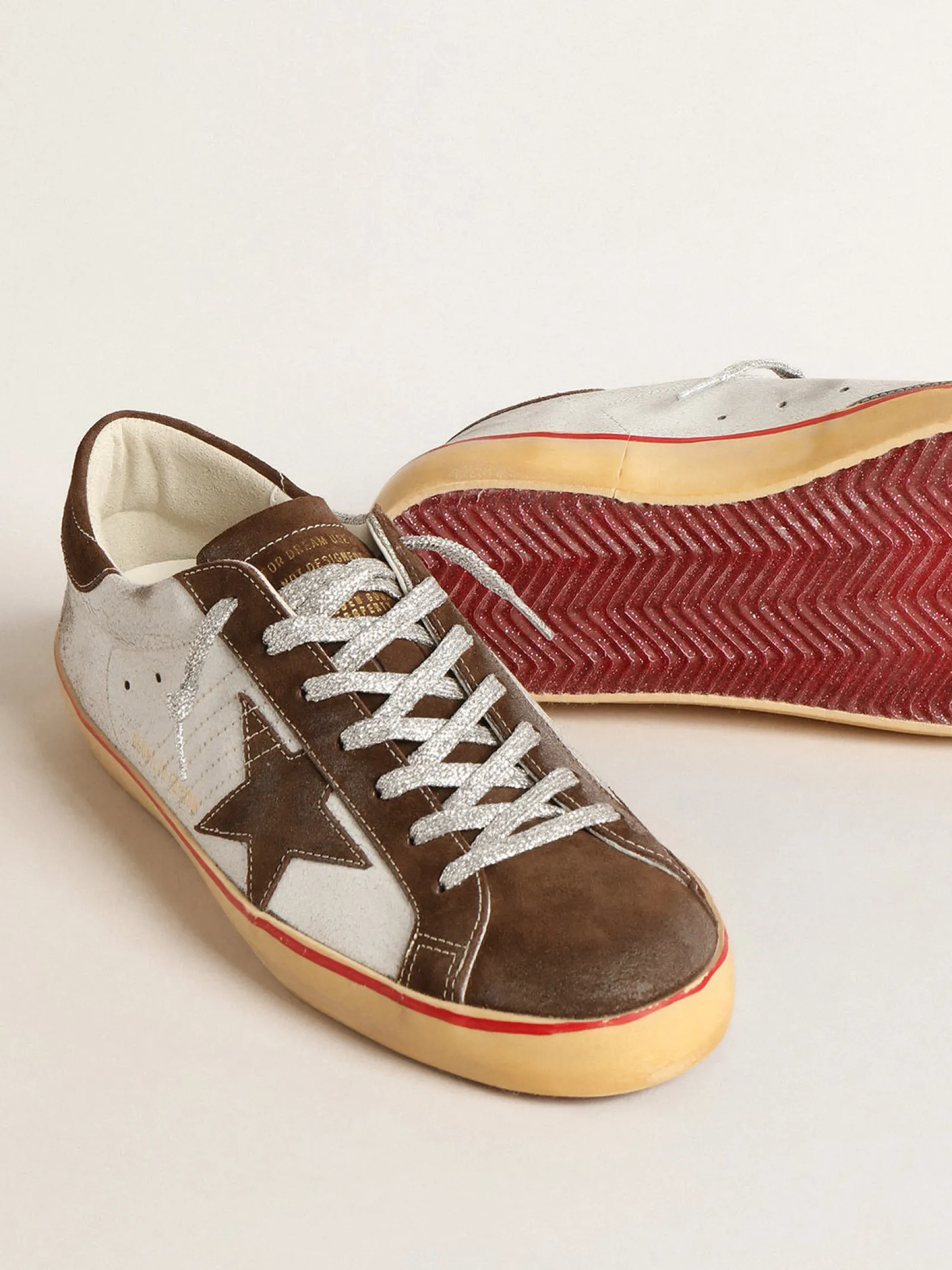 Best Golden Goose Super-Star com estrela e talão de suede marrom Cabedal de couro branco craquelado