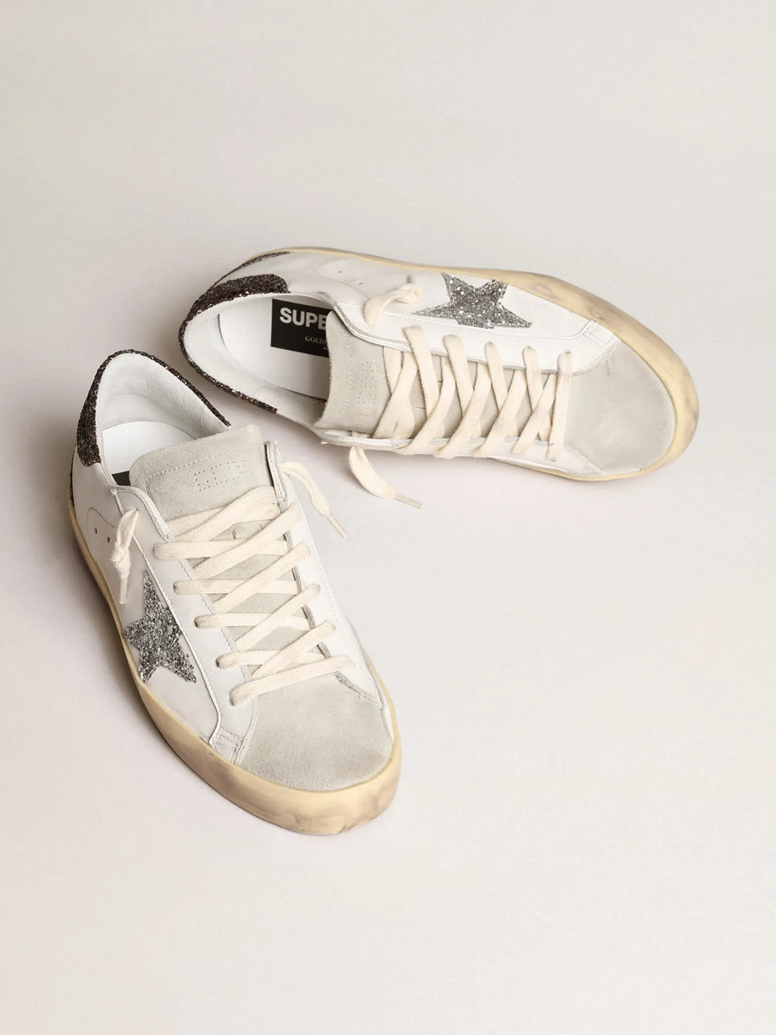 Sale Golden Goose Super-Star com estrela prateada e talão de glitter marrom Cor: branco