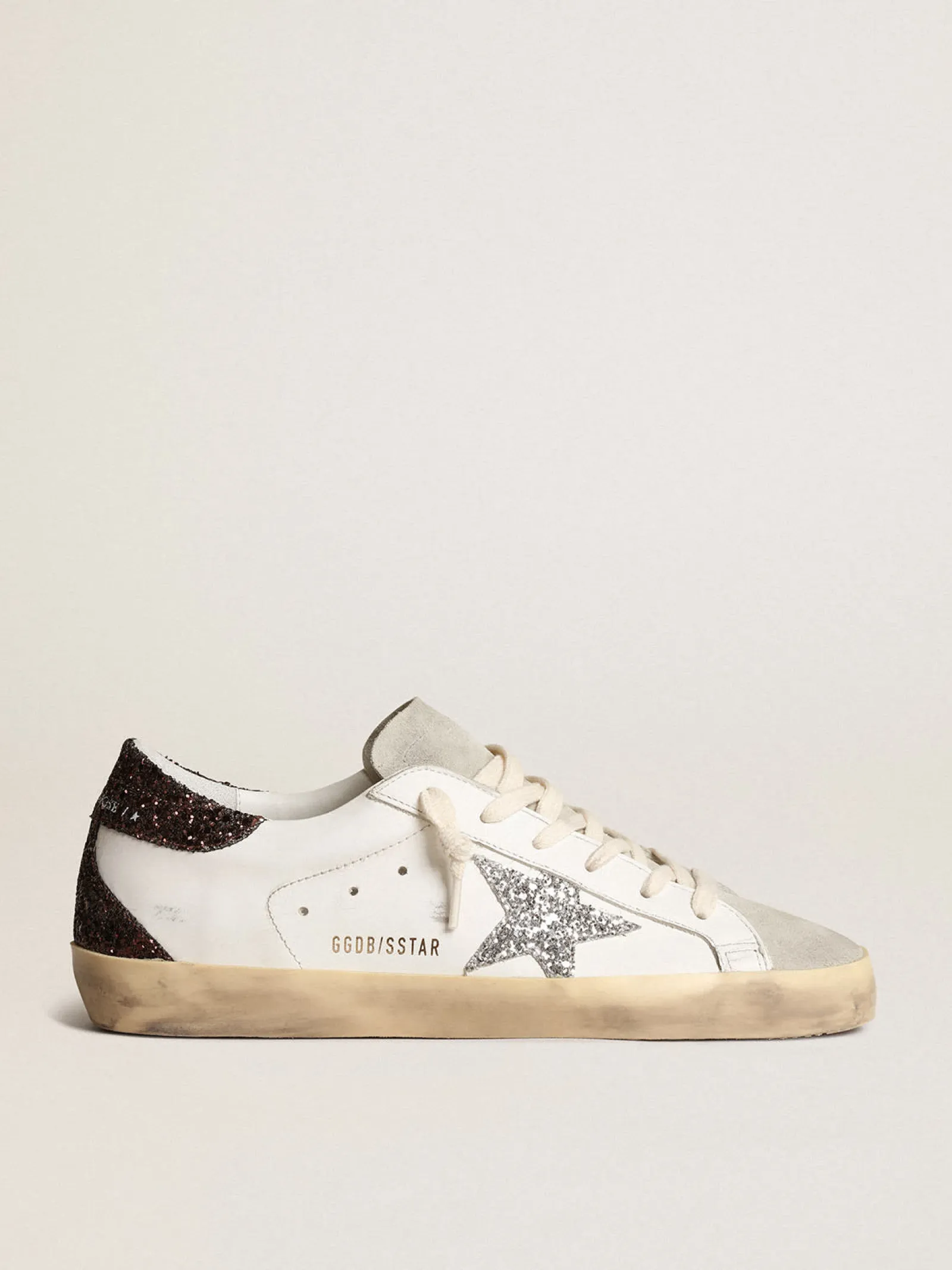Sale Golden Goose Super-Star com estrela prateada e talão de glitter marrom Cor: branco