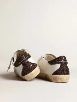 Sale Golden Goose Super-Star com estrela prateada e talão de glitter marrom Cor: branco