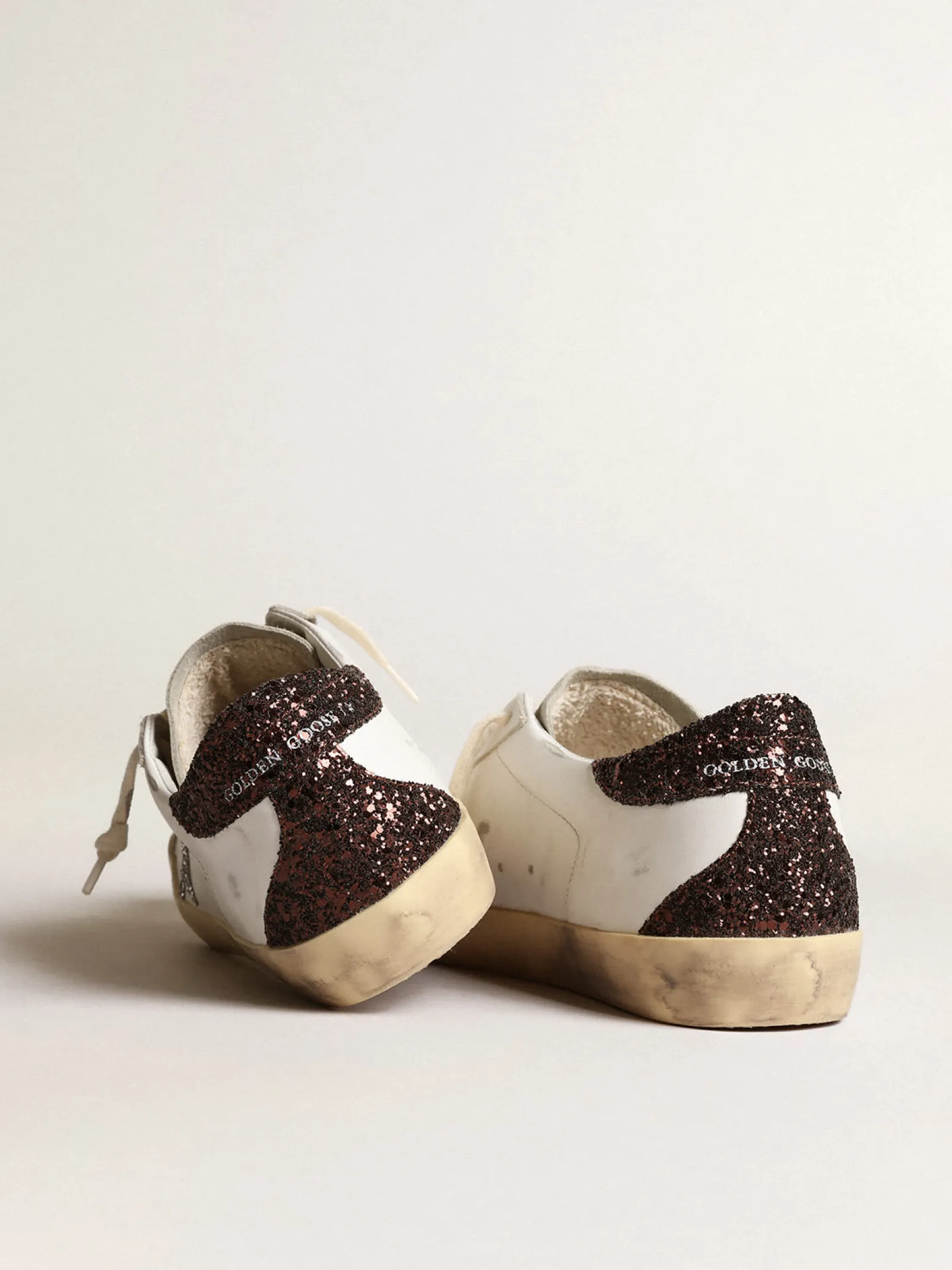 Sale Golden Goose Super-Star com estrela prateada e talão de glitter marrom Cor: branco