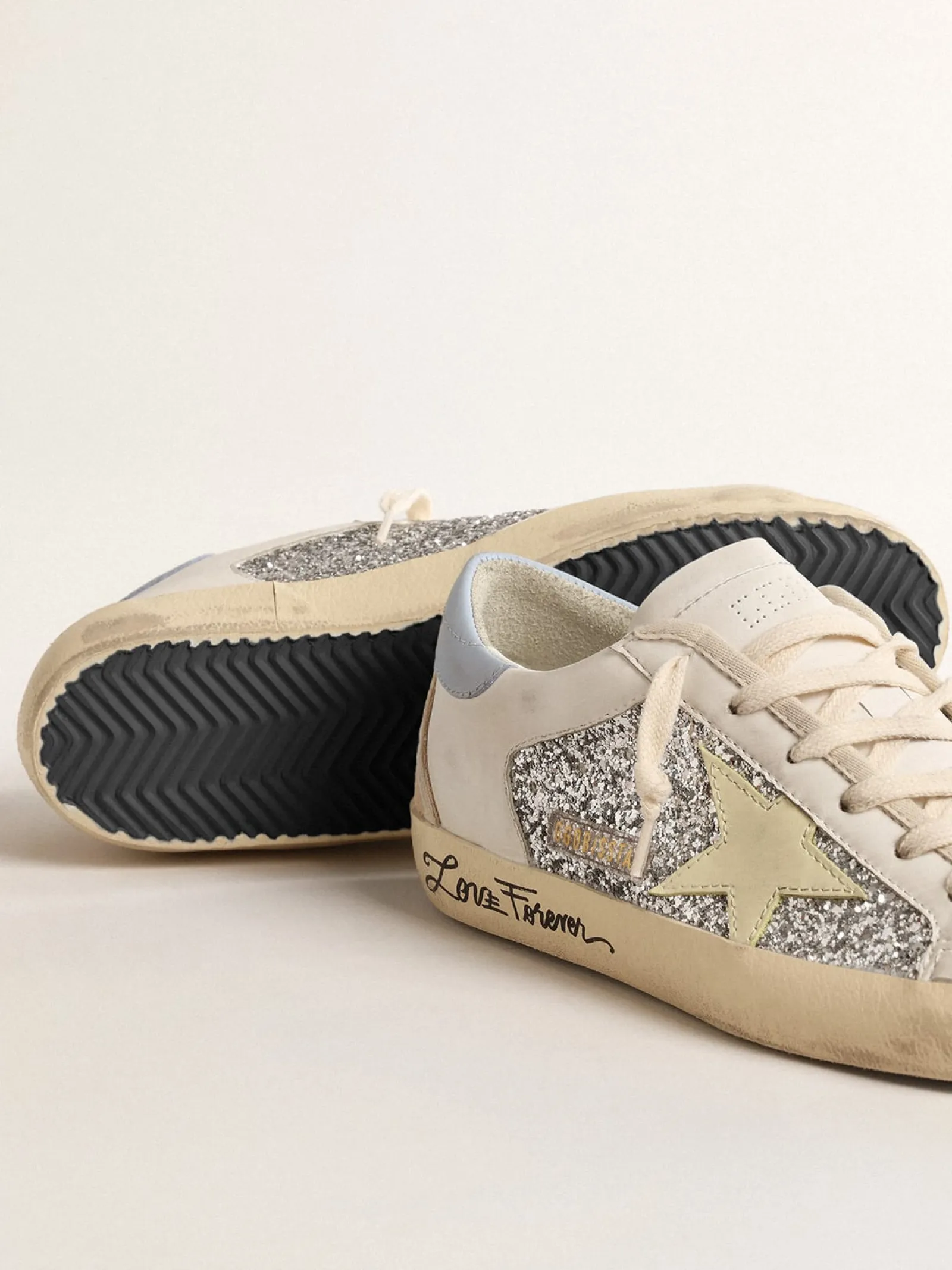 Flash Sale Golden Goose Super-Star de base vegetal com glitter prateado e estrela de couro amarelo Cabedal branco de base vegetal com inserções de glitter prateado