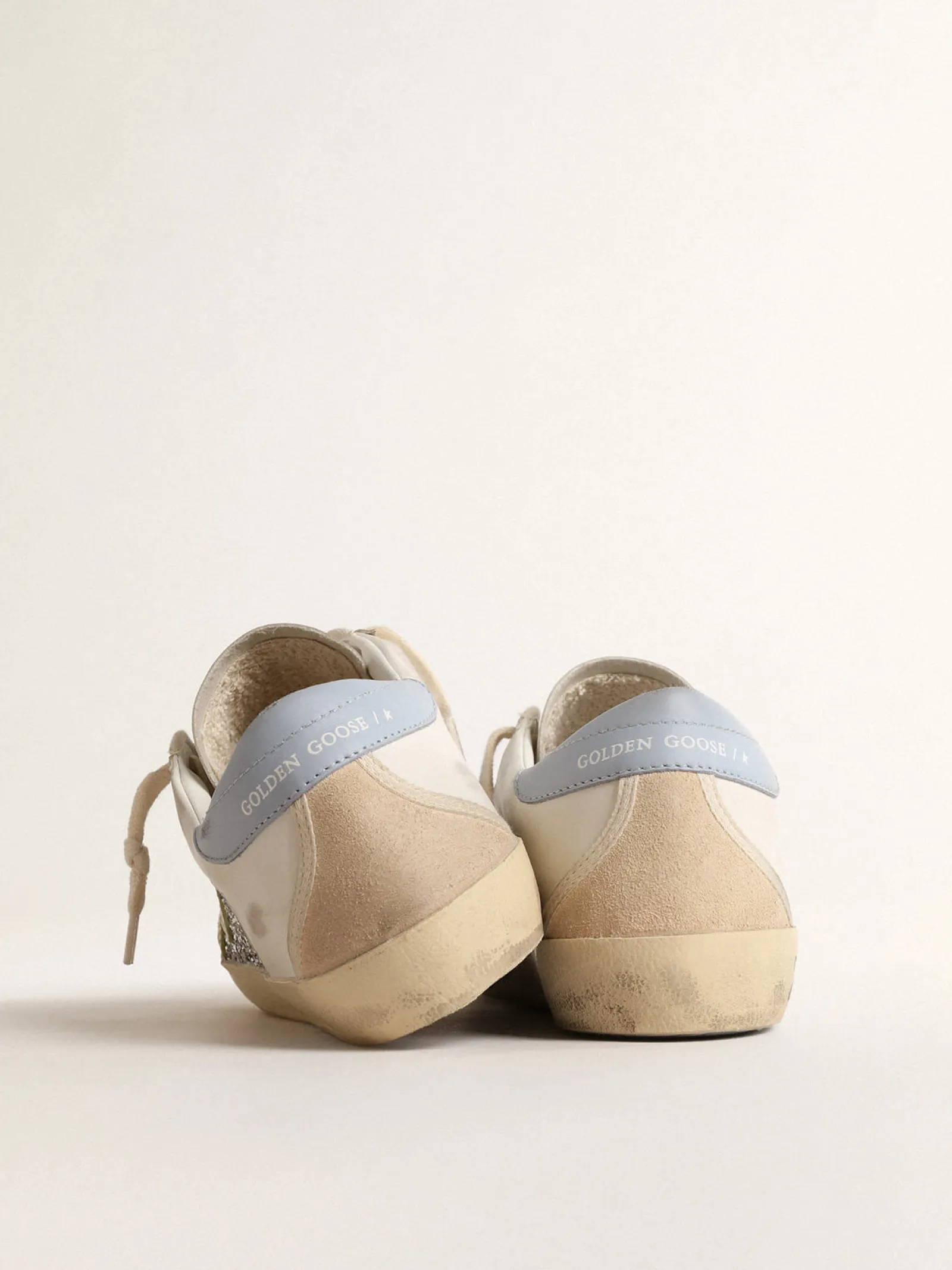 Flash Sale Golden Goose Super-Star de base vegetal com glitter prateado e estrela de couro amarelo Cabedal branco de base vegetal com inserções de glitter prateado