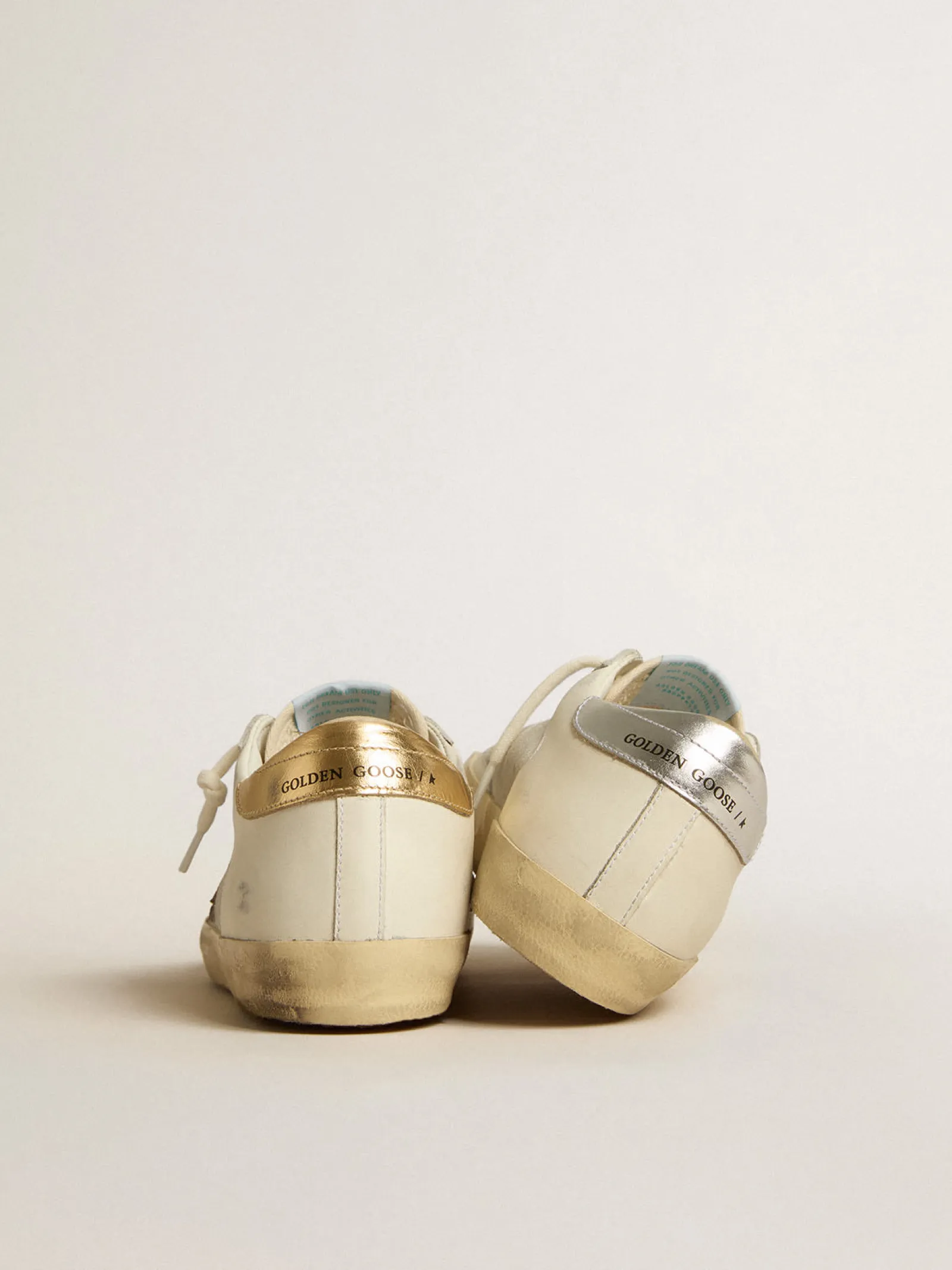 Fashion Golden Goose Super-Star de couro e suede brancos com estrela de couro prateado e dourado Cabedal de couro e suede branco sujo