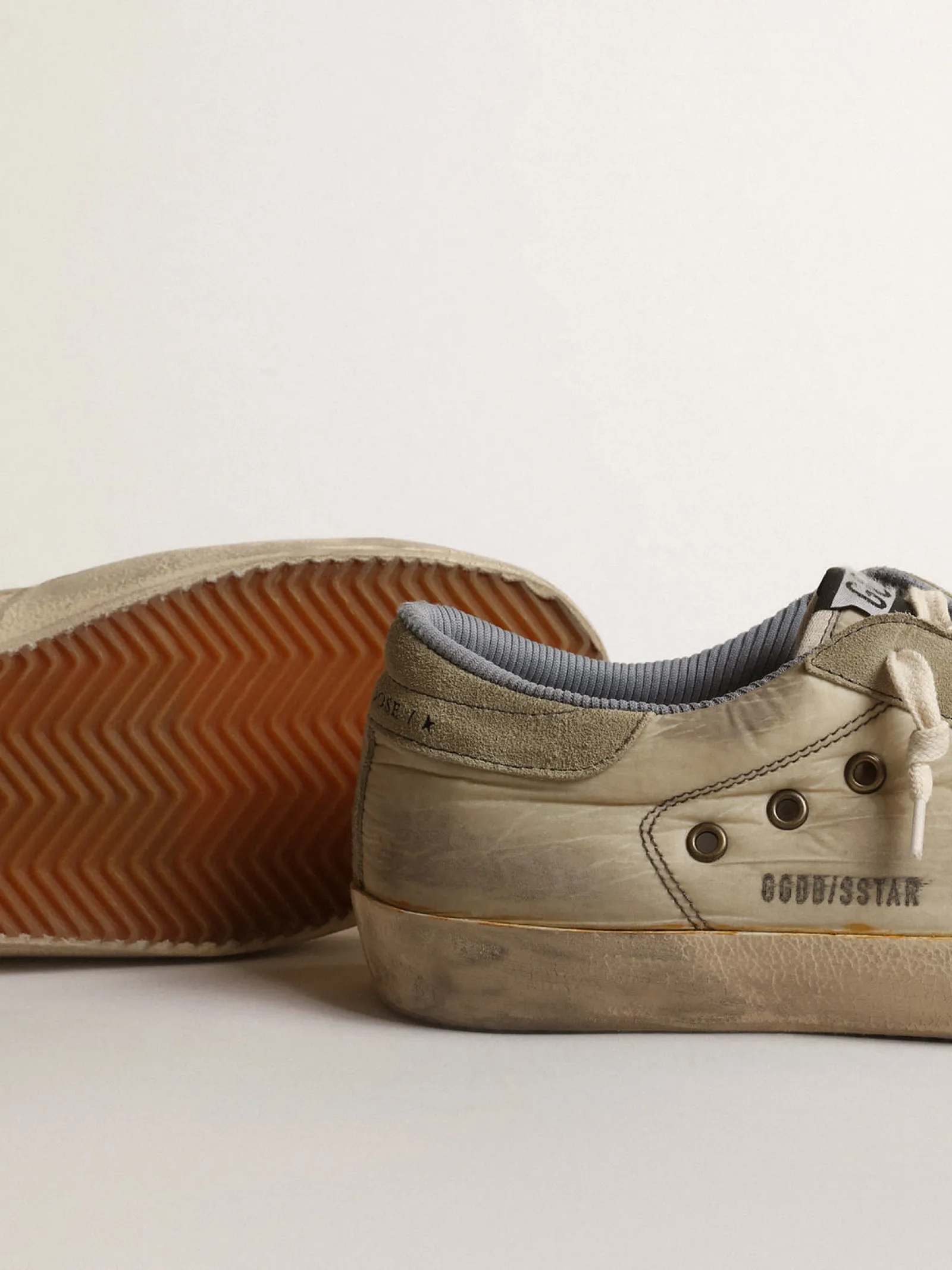 Fashion Golden Goose Super-Star de náilon com estrela serigrafada preta e talão de suede Cabedal de náilon bege
