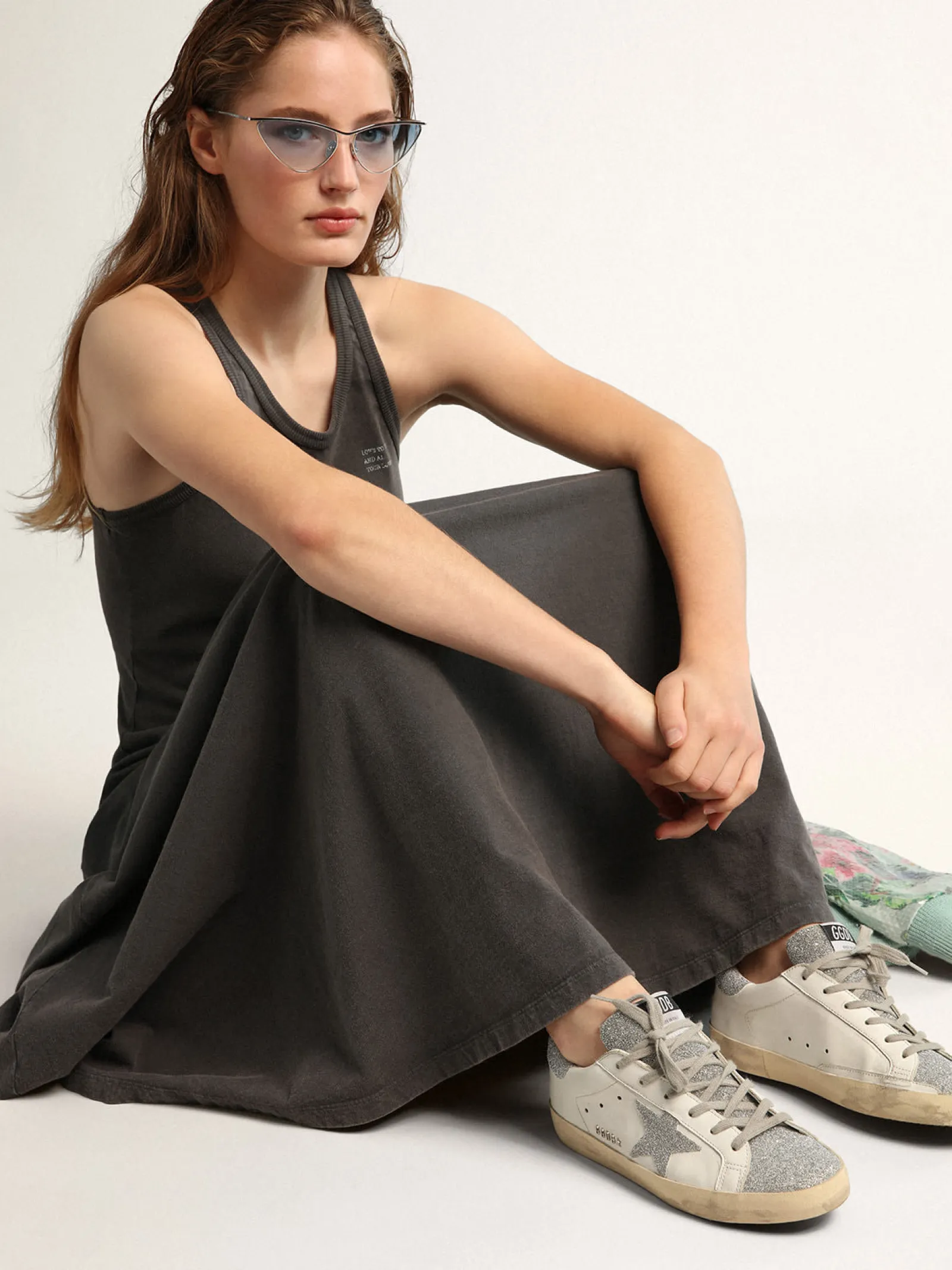 Cheap Golden Goose Super-Star feminino com cabedal de couro branco e inserções Swarovski Cor: branco e prata