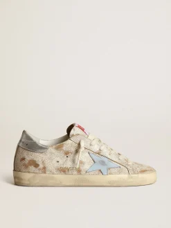 Clearance Golden Goose Super-Star feminino com estrela de couro azul fumê e talão prateado Cabedal de couro brilhante branco com efeito arranhado