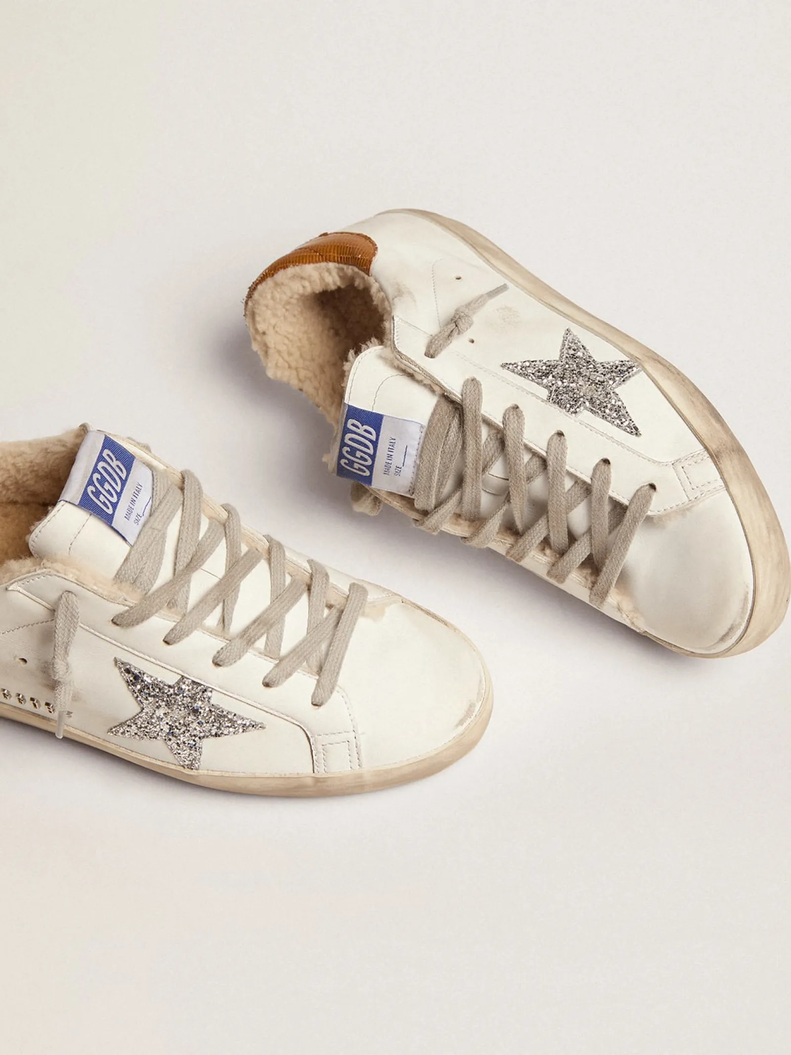 Discount Golden Goose Super-Star feminino com forro de shearling e estrela de glitter prateado Cor: branco
