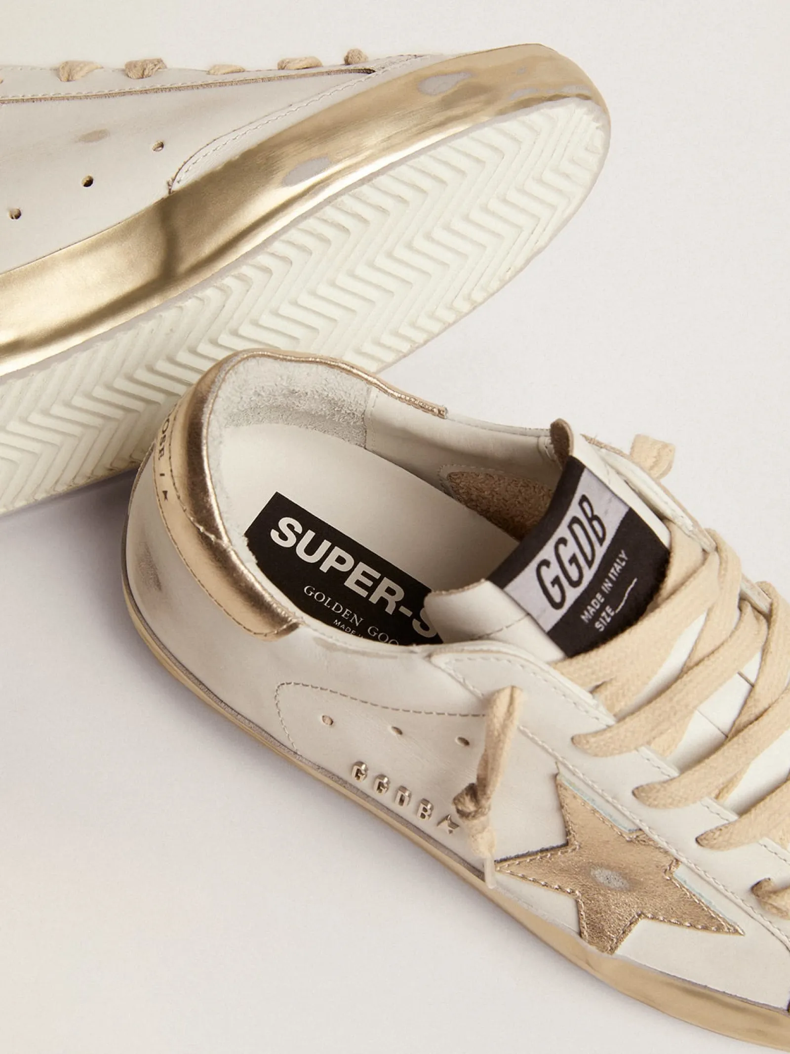 Flash Sale Golden Goose Super-Star feminino com reforço dourado brilhante e inscrições de metal Cabedal: 100% couro bovino