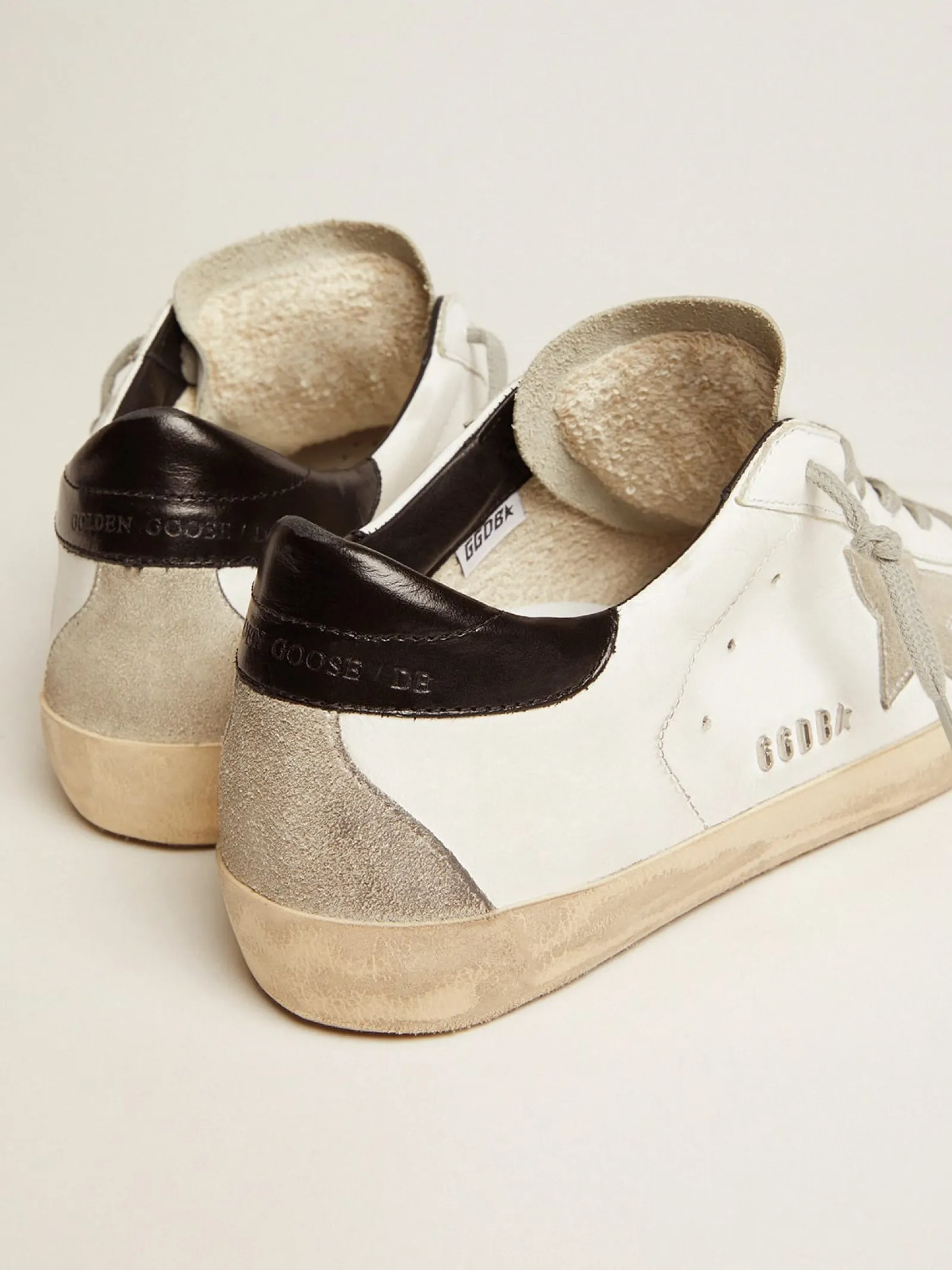 Cheap Golden Goose Super-Star feminino com talão preto e inscrições de metal Cabedal: 100% couro bovino