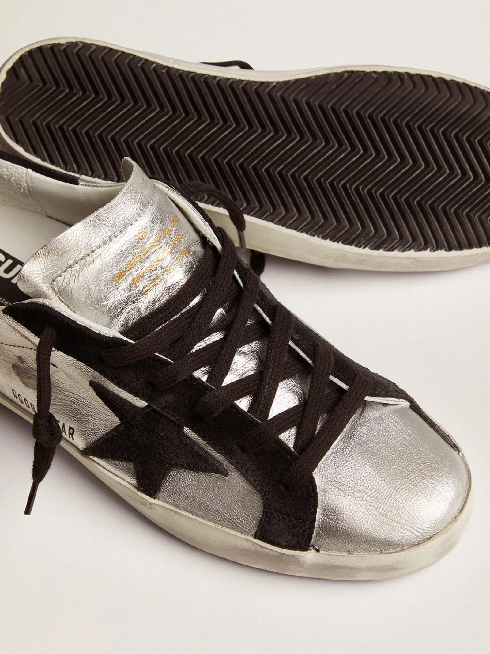 Cheap Golden Goose Super-Star feminino e couro prateado com inserções em contraste Material principal: 80% couro caprino, 20% couro bovino
