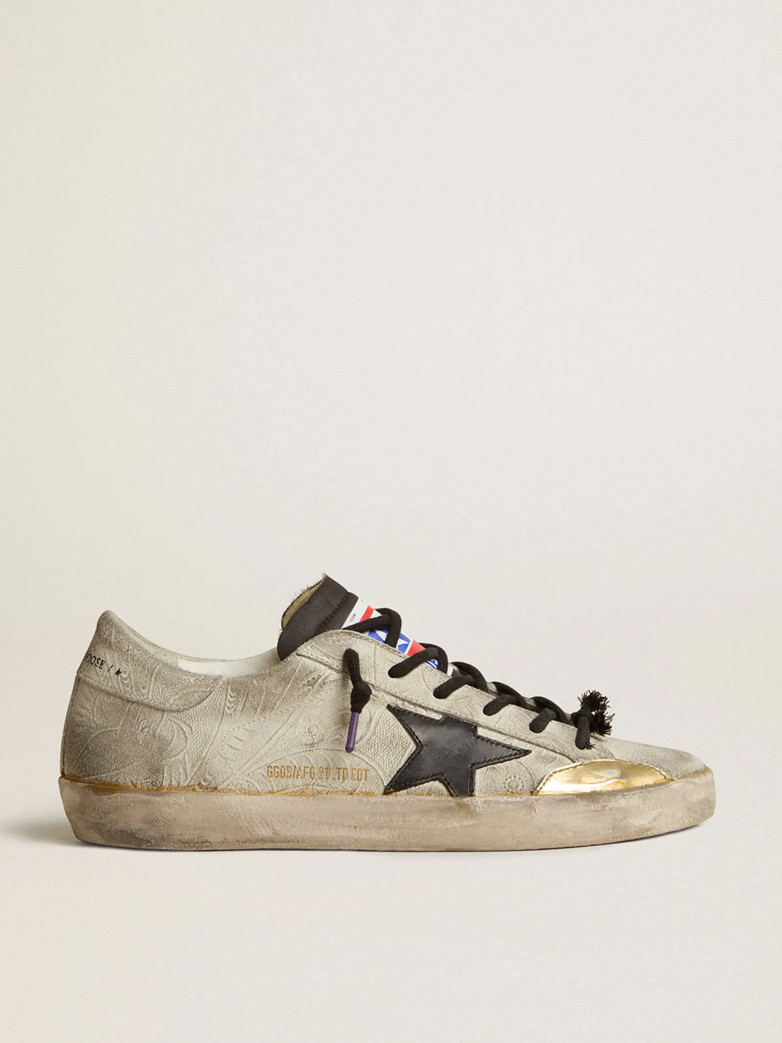 Shop Golden Goose Super-Star Feminino LAB com estampa floral e estrela de couro preto Cabedal de suede branco com estampa floreal