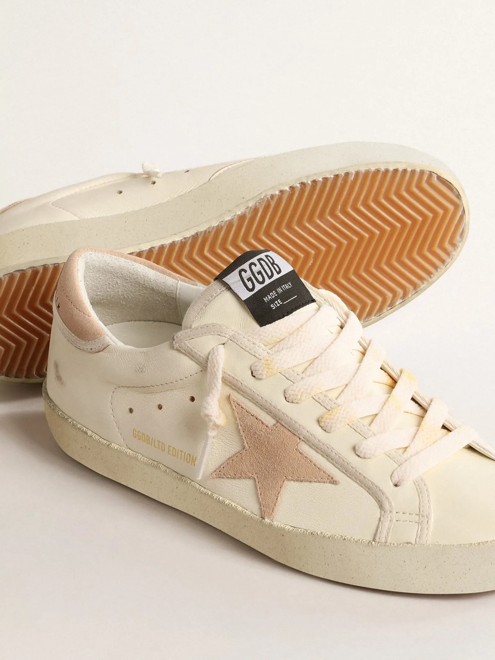 Clearance Golden Goose Super-Star Feminino LTD de napa com estrela e talão de suede Cabedal de napa branca