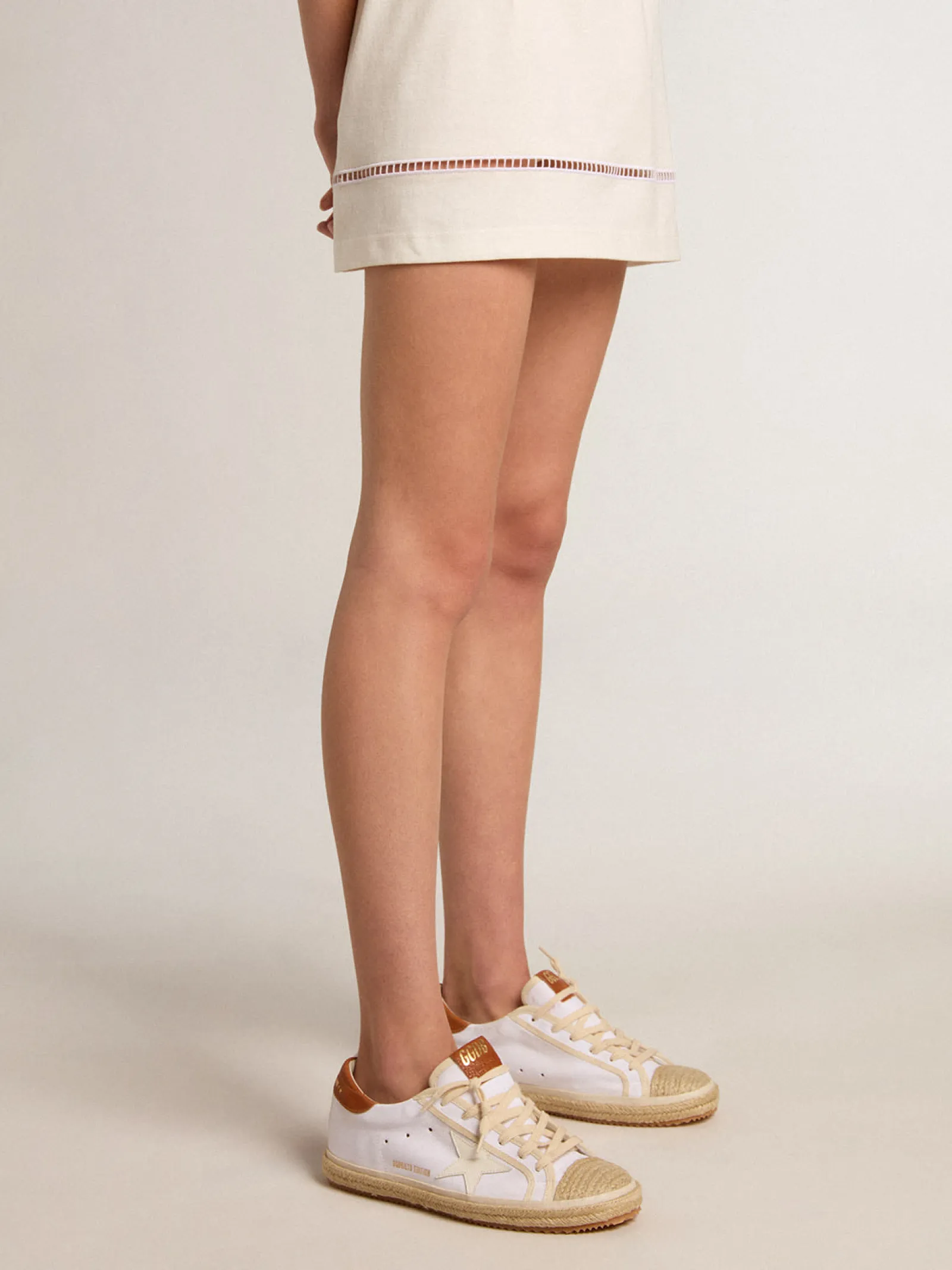 Discount Golden Goose Super-Star Feminino LTD de lona com estrela de couro branco e biqueira de ráfia Cabedal de lona branca