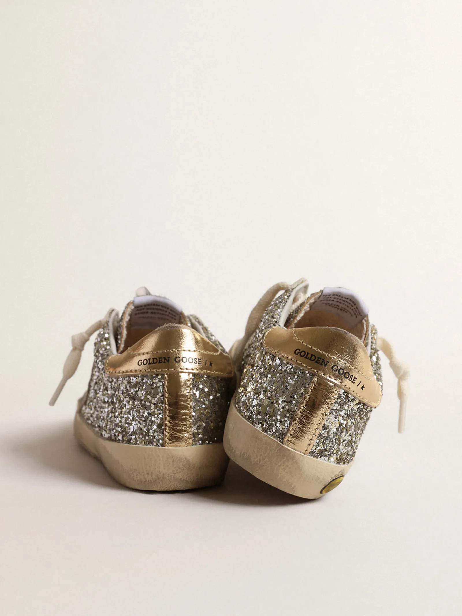 Hot Golden Goose Super-Star Junior de glitter com estrela de suede e talão dourado Cabedal de glitter platina