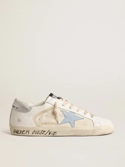 Clearance Golden Goose Super-Star LTD com estrela azul e talão de couro prateado Cabedal de couro branco leite e lona na cor cru