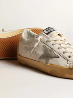 Store Golden Goose Super-Star LTD com estrela de suede gelo e talão de PVC Cabedal de napa branca