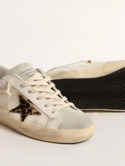 Shop Golden Goose Super-Star LTD de lona e couro com estrela de cavalinho leopardo Cabedal de lona e couro bege