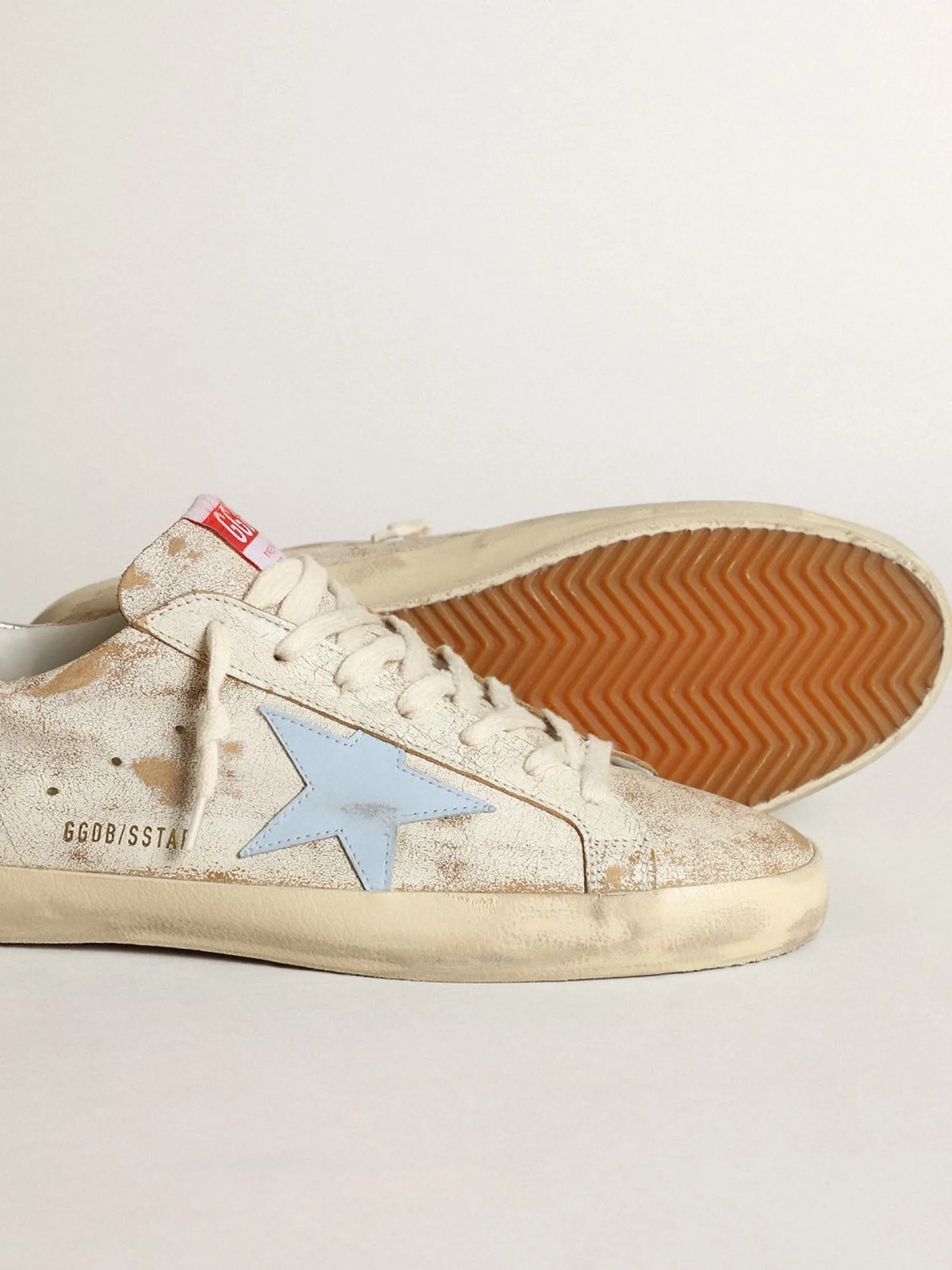 Best Golden Goose Super-Star masculino com estrela de couro azul fumê e talão prateado Cabedal de couro brilhante branco com efeito arranhado