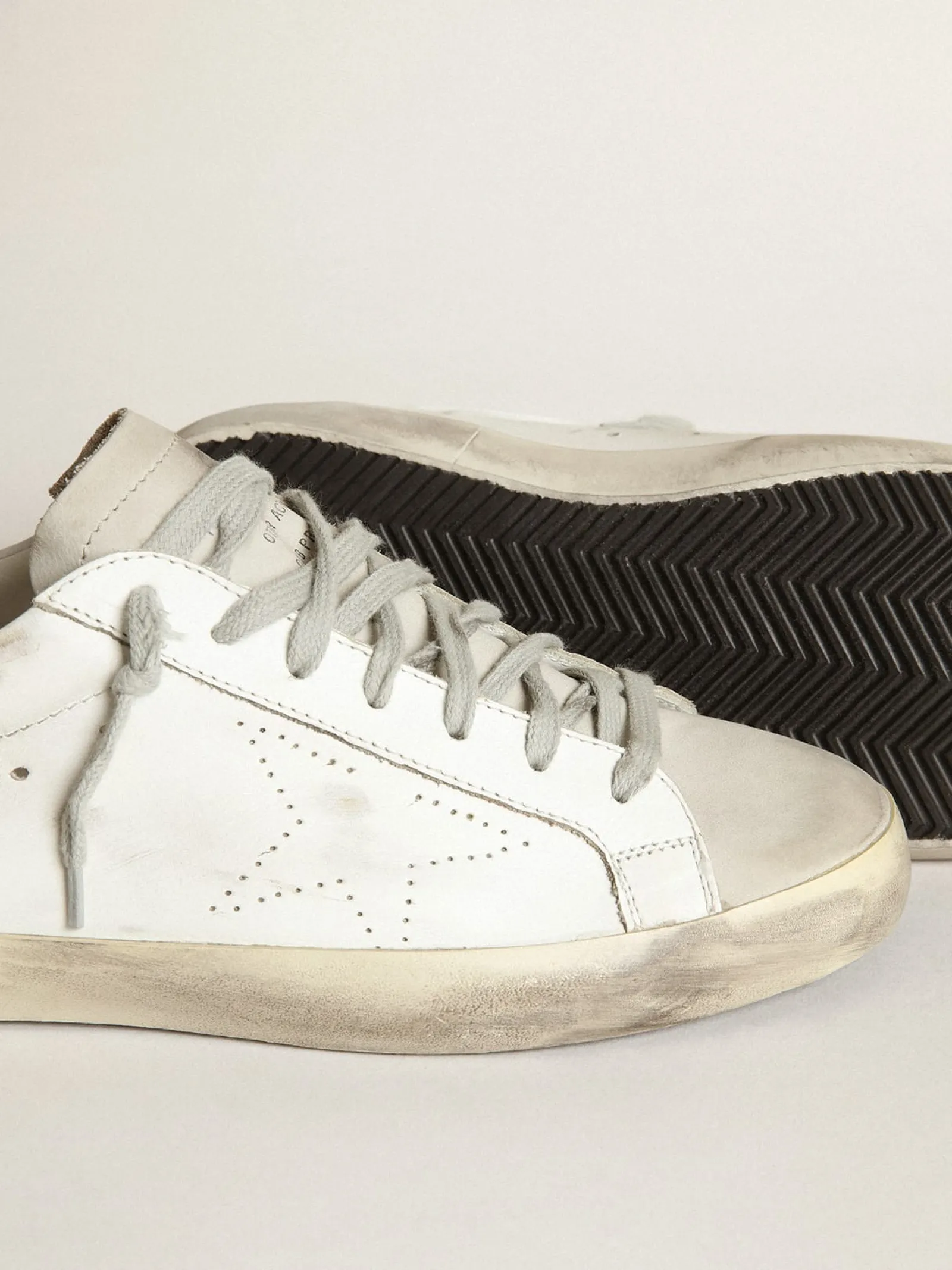 Best Golden Goose Super-Star masculino com estrela perfurada e talão cinza gelo Cor: branco