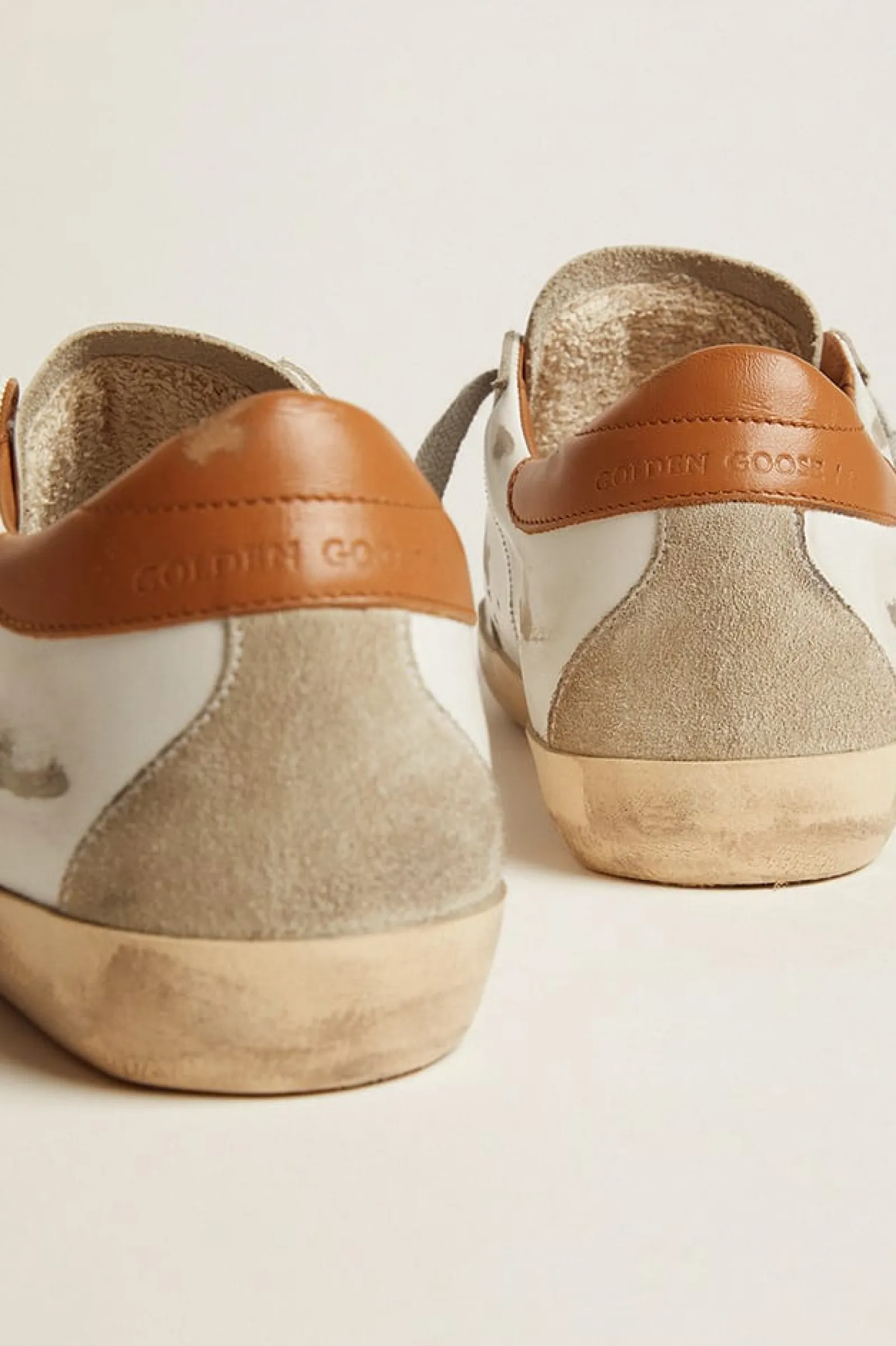 Flash Sale Golden Goose Super-Star masculino com estrela de suede e talão marrom Cor: branco