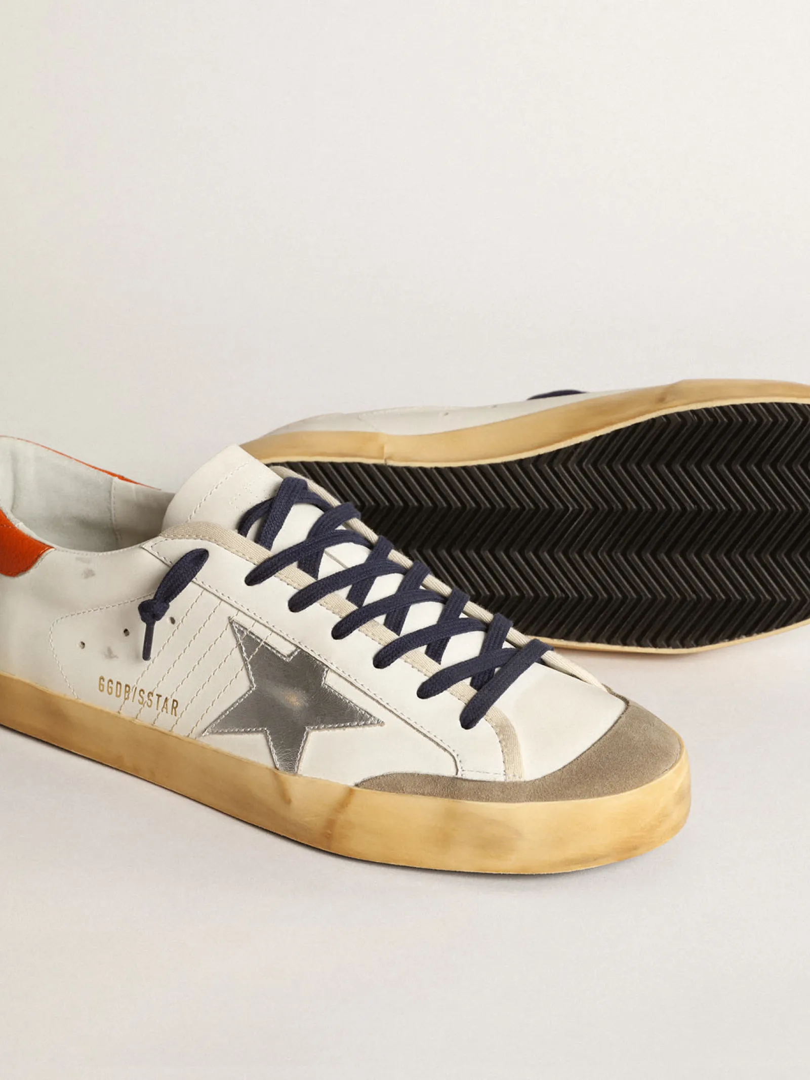 Discount Golden Goose Super-Star Penstar com estrela prateada e talão laranja Cor: branco