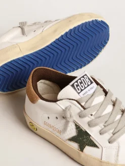 Cheap Golden Goose Super-Star Young com estrela de napa verde e talão de suede marrom Cor: branco