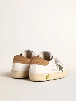 Cheap Golden Goose Super-Star Young com estrela de napa verde e talão de suede marrom Cor: branco