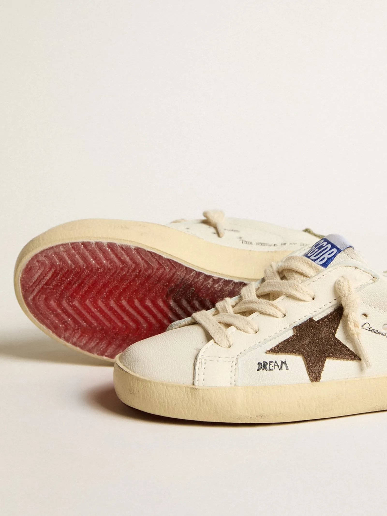 Sale Golden Goose Super-Star Young de napa com estrela de suede e talão verde Cabedal de napa branca