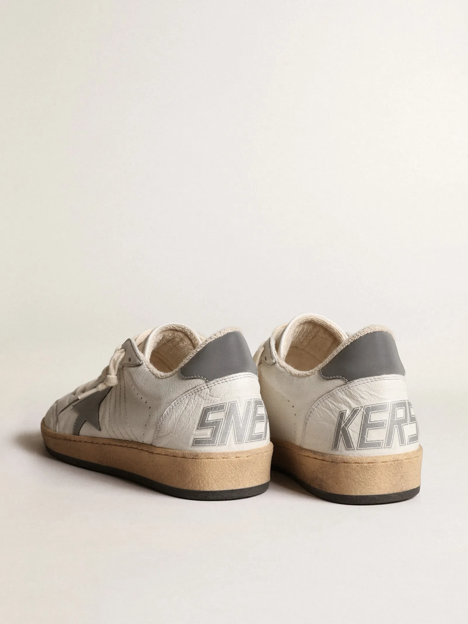 Flash Sale Golden Goose Tênis Ball Star de napa com estrela e talão de náilon cinza reflex Cabedal de napa branca