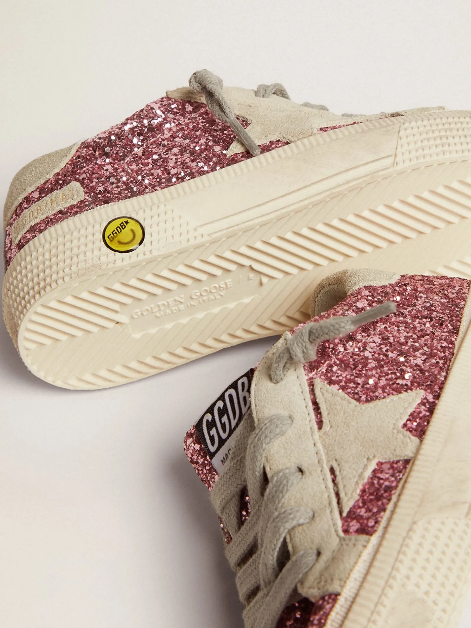 Sale Golden Goose Tênis May de glitter rosa com estrela e talão de suede cinza gelo Cabedal de glitter rosa