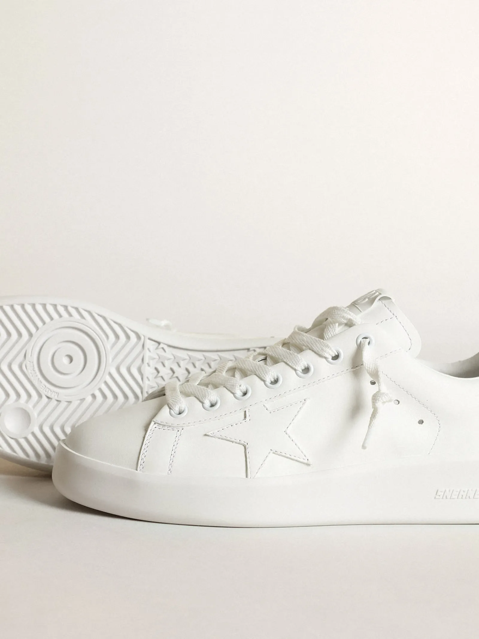 Best Golden Goose Tênis Purestar de couro branco com estrela tom sobre tom e talão com cristais Swarovski pretos Cor: branco