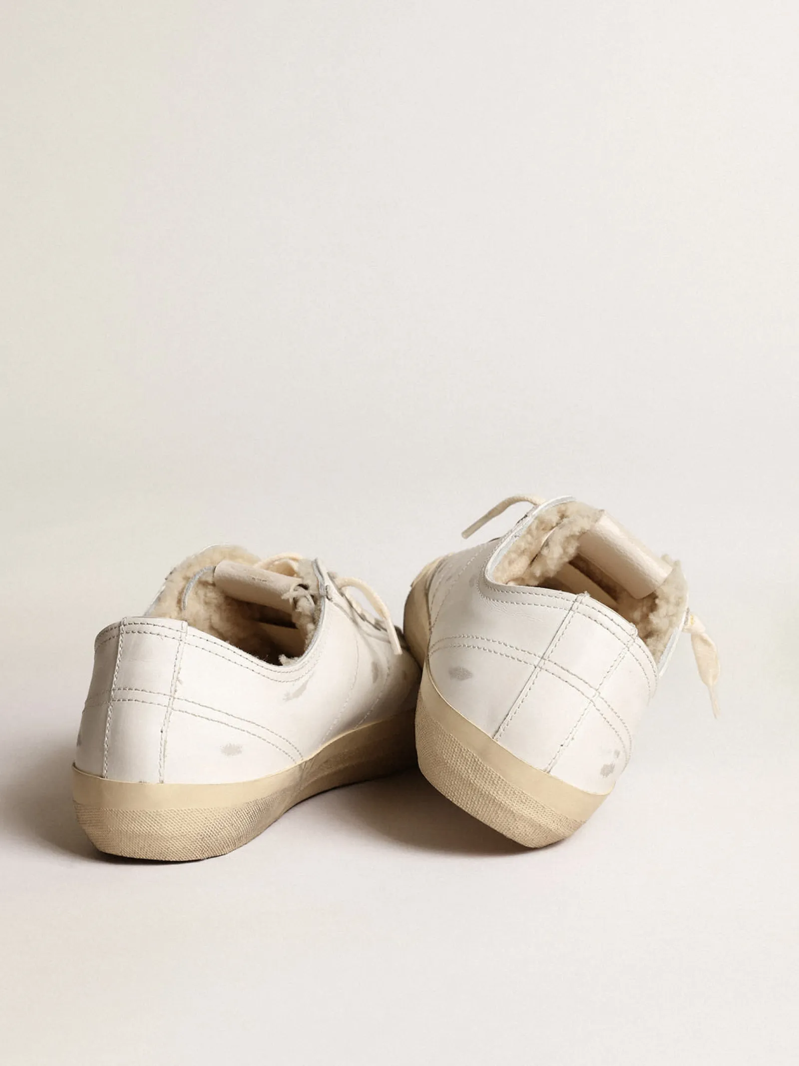 Best Golden Goose Tênis V-Star com estrela de couro e forro de shearling bege Cor: branco
