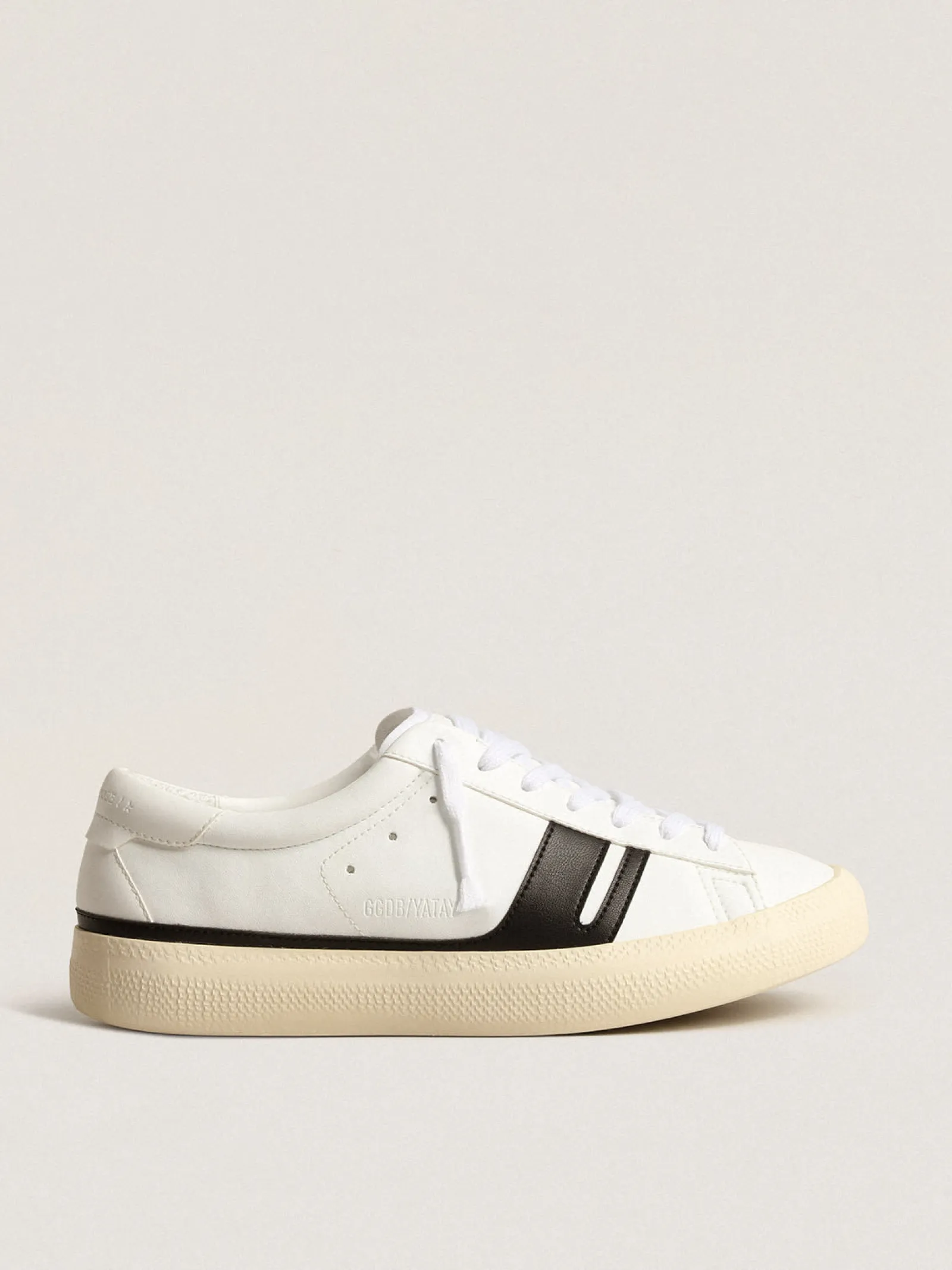 Cheap Golden Goose Tênis Yatay Model 1B sustentável com cabedal branco realizado em material biobaseado e Y preto Cabedal branco realizado em Yatay B, material biobaseado derivado de fontes vegetais não alimentares