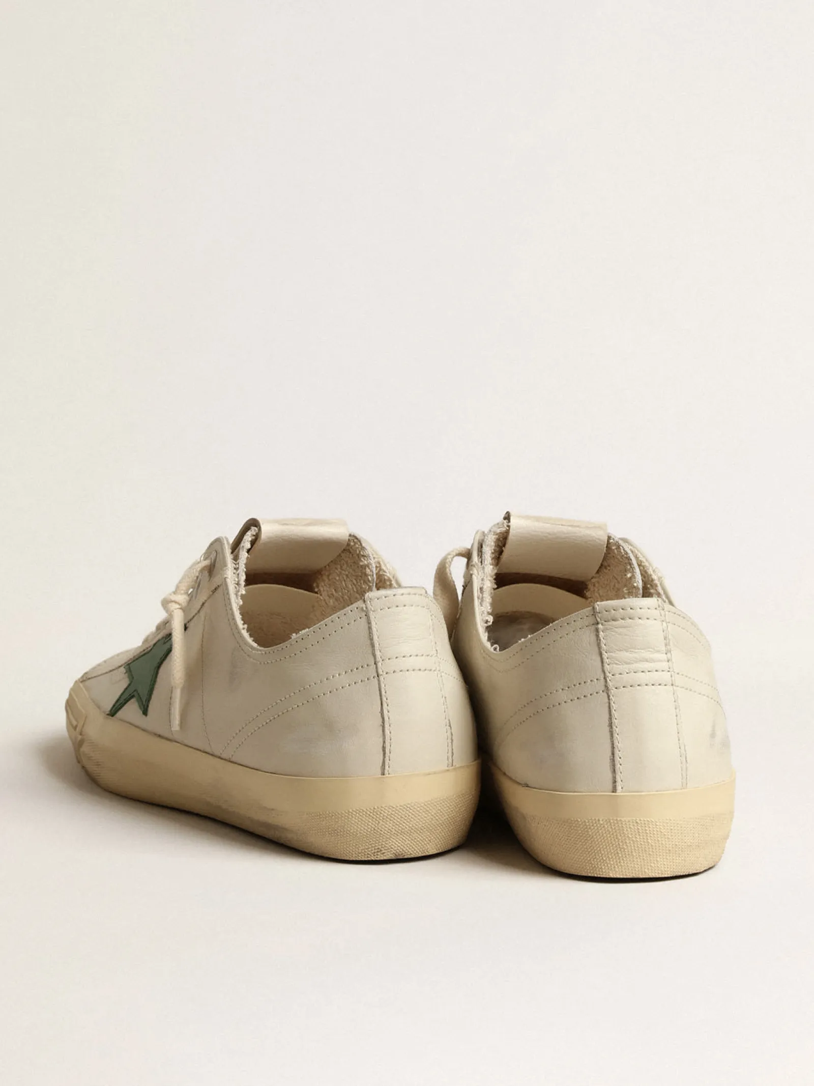 Best Golden Goose V-Star de couro brilhante com estrela de couro verde Cabedal de couro brilhante branco sujo