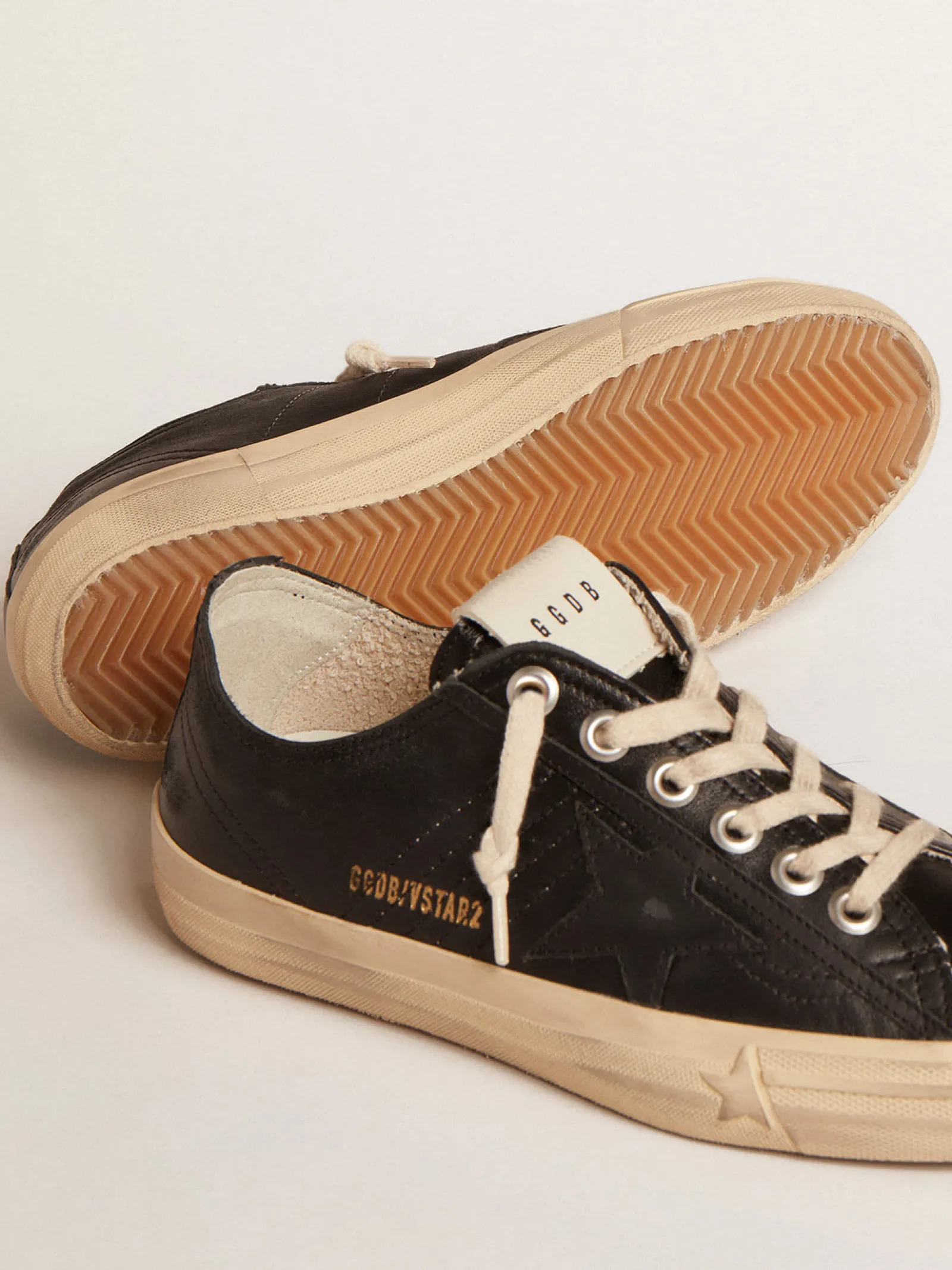 Outlet Golden Goose V-Star Feminino de napa preta com estrela de couro preto Cabedal de napa preta
