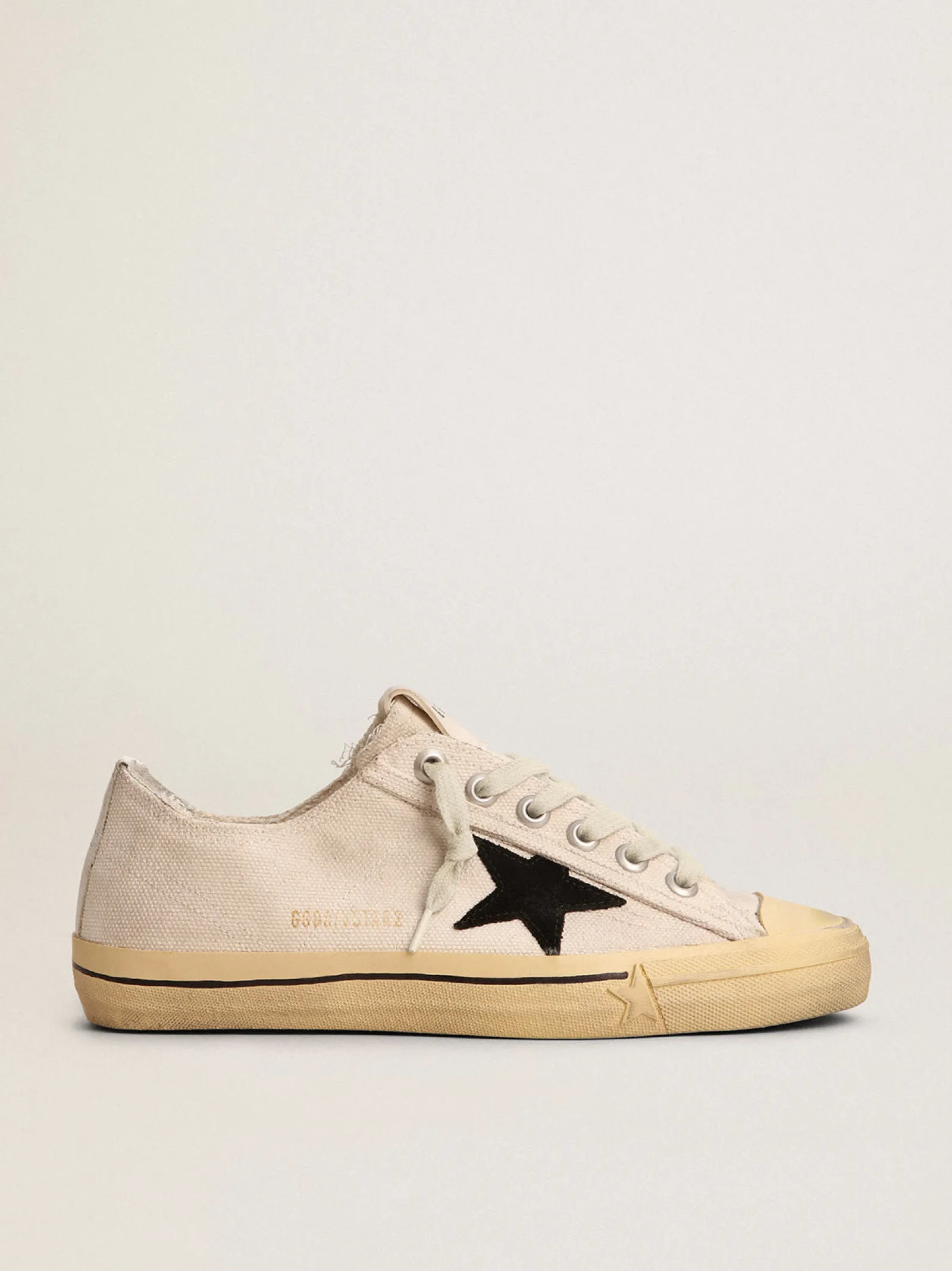 New Golden Goose V-Star LTD feminino com estrela de suede preto e inscrição bordada Cabedal de lona branca suja