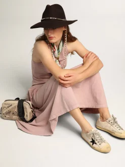 New Golden Goose V-Star LTD feminino com estrela de suede preto e inscrição bordada Cabedal de lona branca suja