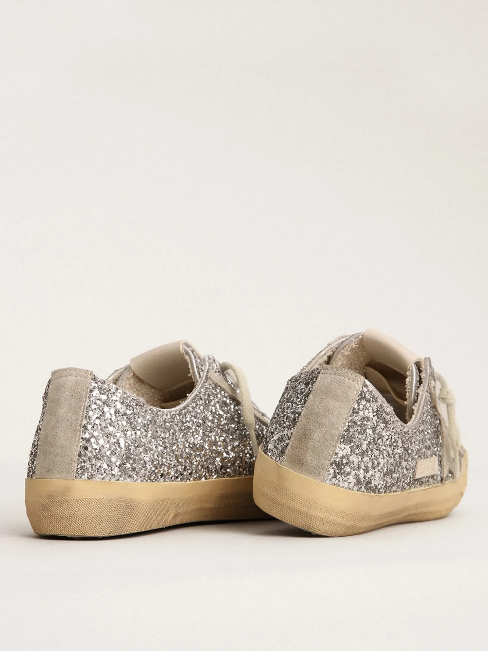 Clearance Golden Goose V-Star LTD feminino em glitter prateado com estrela de suede cinza gelo Cabedal de glitter prateado