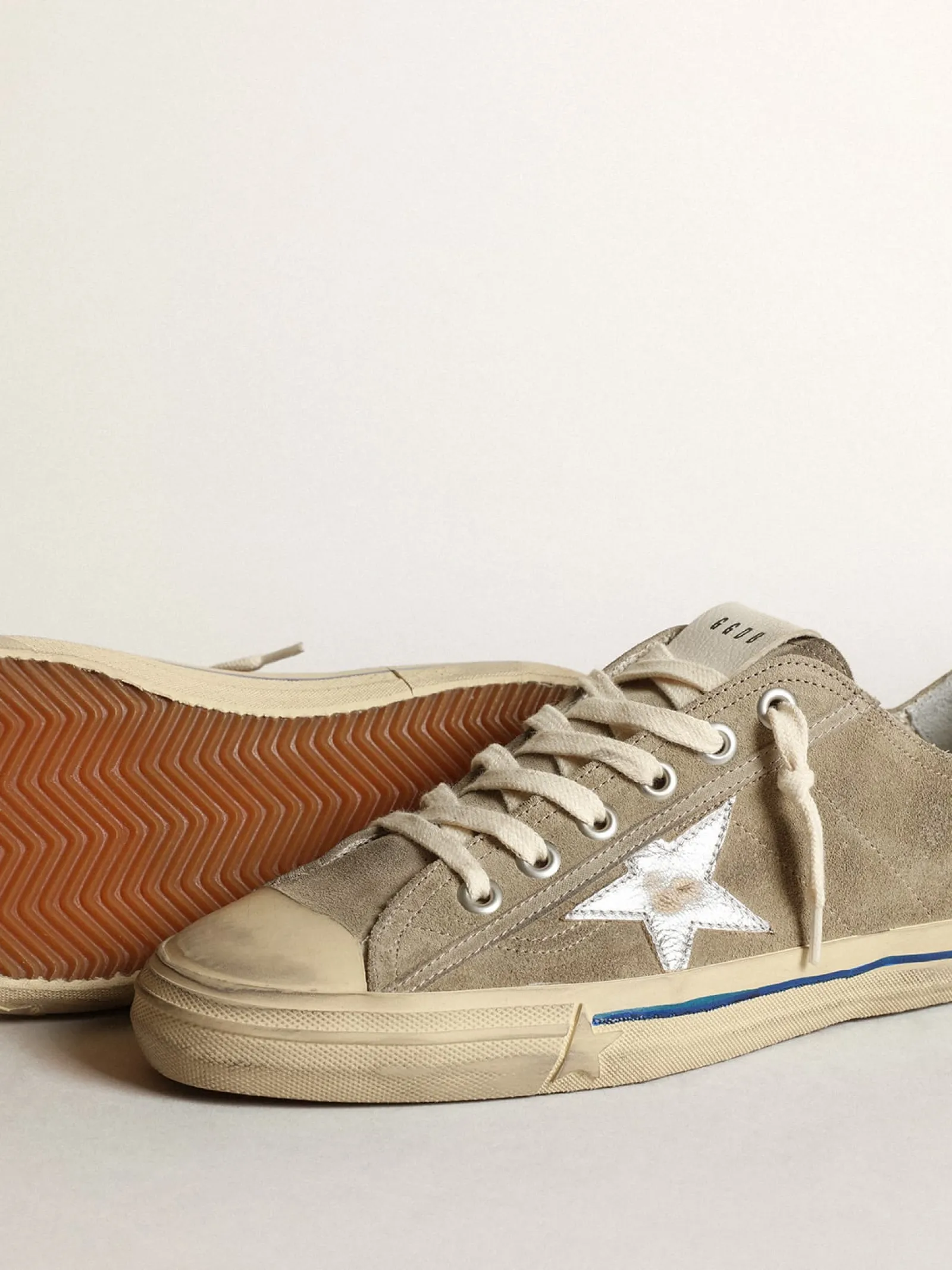 Flash Sale Golden Goose V-Star masculino com cabedal de suede e estrela prateada Cabedal de suede havana-rosado